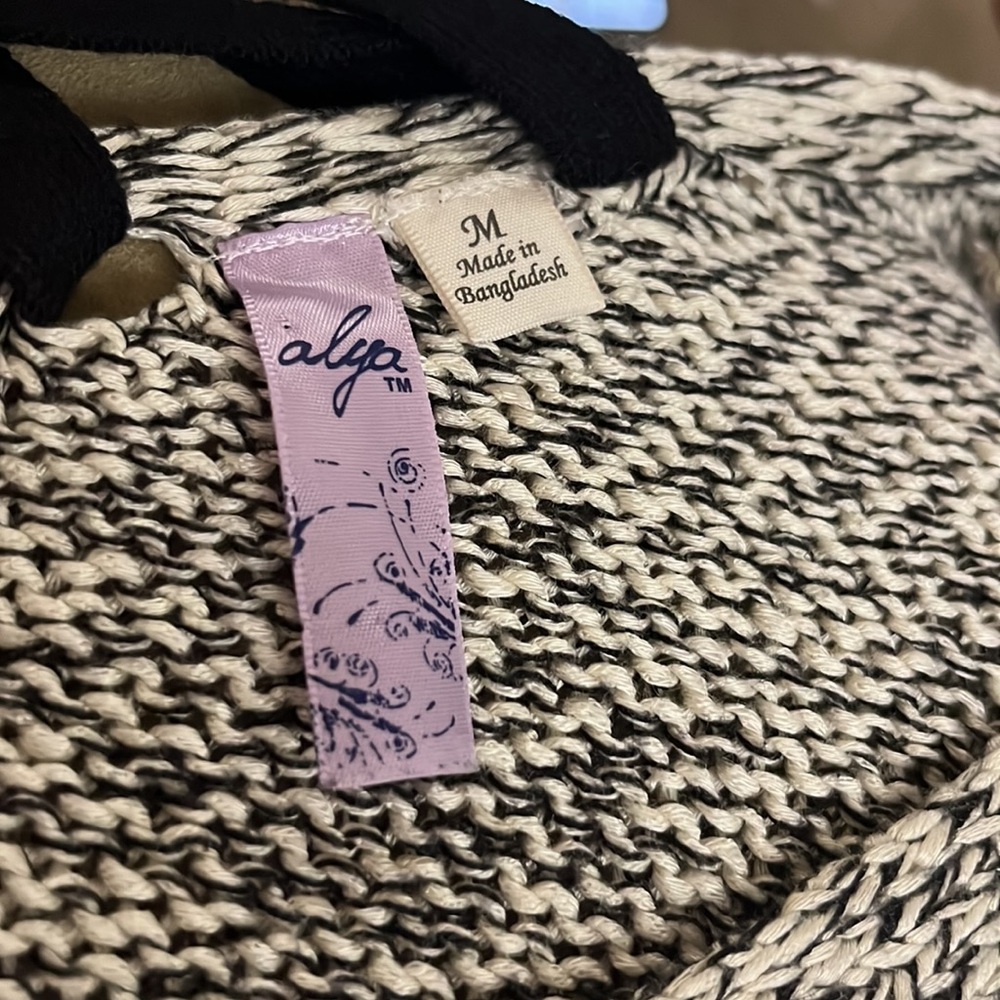 Sweater - Picture 3 of 3